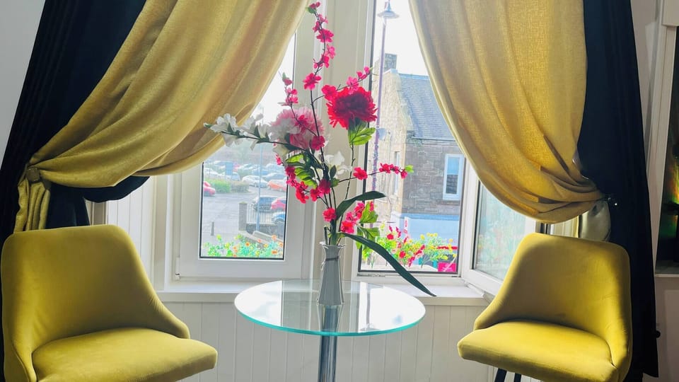 Apartment, 3 Bedrooms, Fireplace, Garden View | Interior