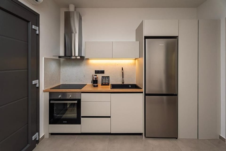 Deluxe Suite, Balcony | Private kitchen | Fridge, espresso maker, coffee/tea maker, electric kettle