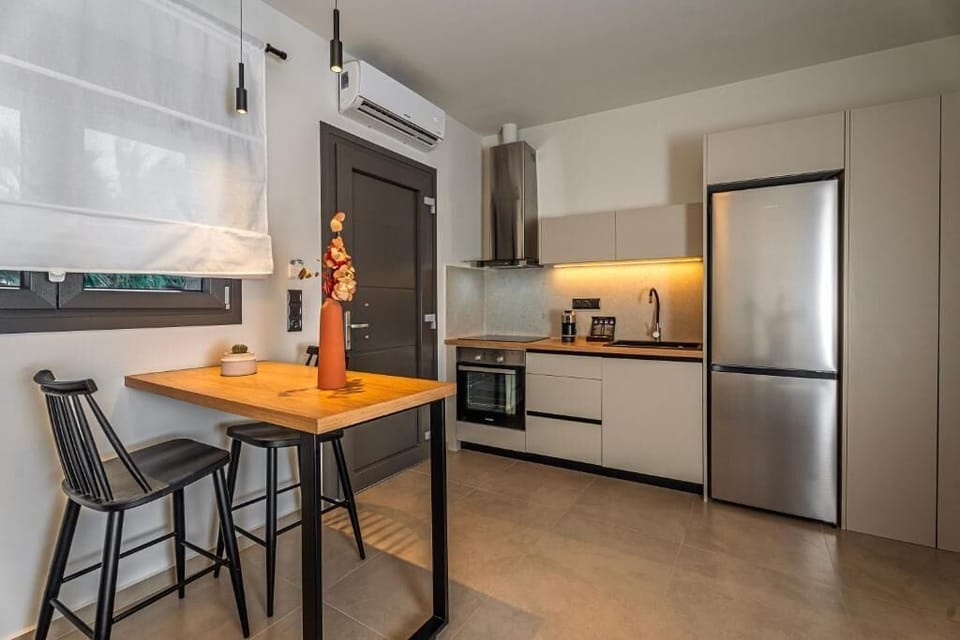 Deluxe Suite, Balcony | Private kitchen | Fridge, espresso maker, coffee/tea maker, electric kettle