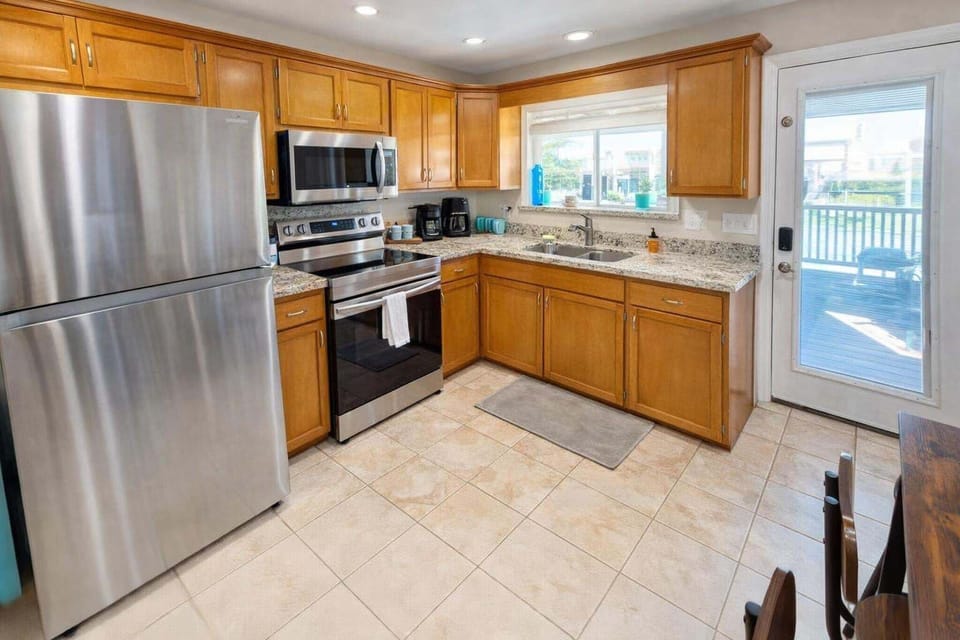 House, 2 Bedrooms | Private kitchen | Coffee/tea maker, fridge, oven, toaster