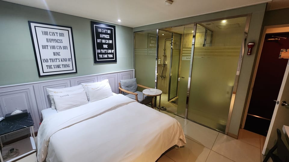 Single Room, City View | Desk, laptop workspace, free WiFi