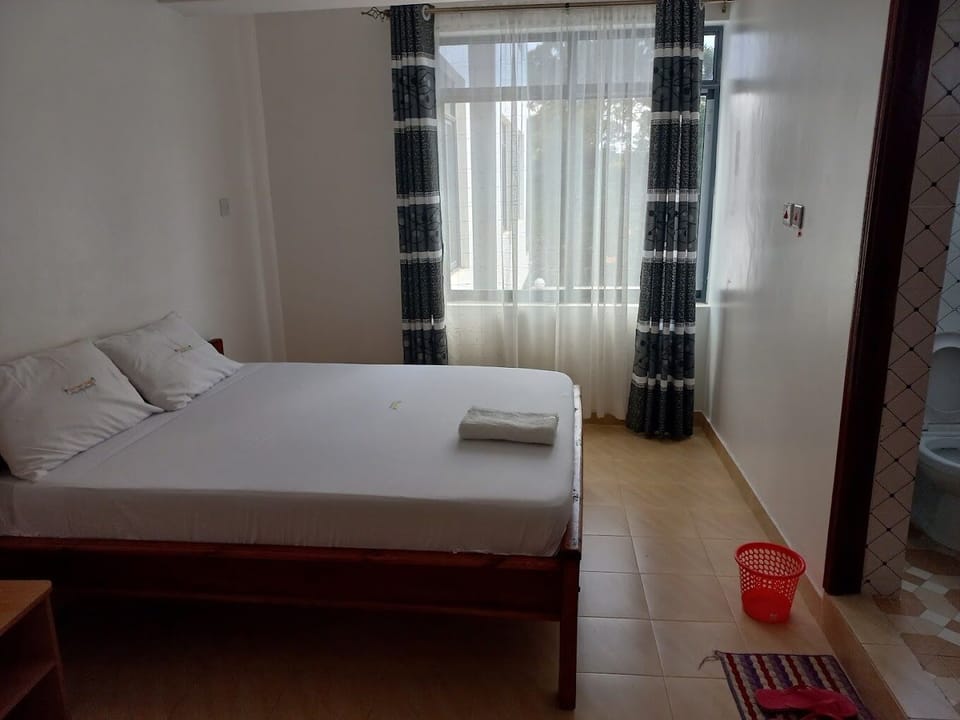 Deluxe Single Room | Free WiFi, bed sheets