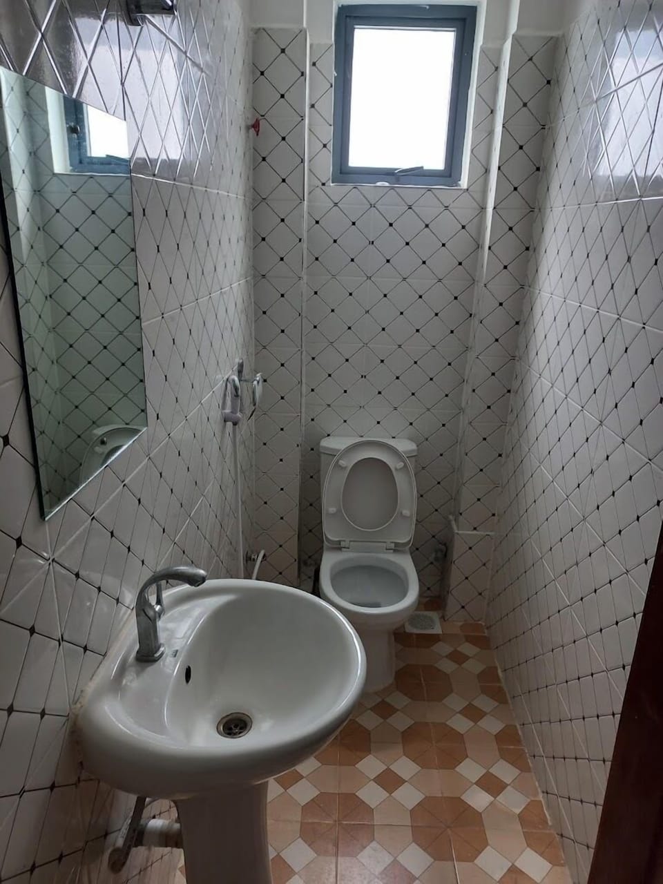 Deluxe Twin Room | Bathroom | Shower, slippers, towels, soap