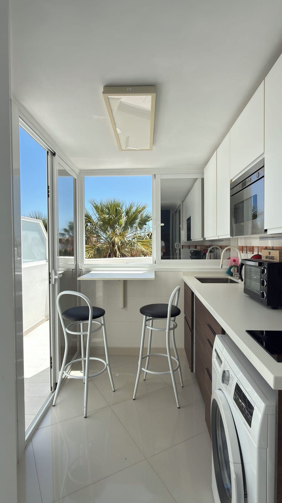 Comfort Apartment, Sea View | Blackout drapes, WiFi (free), bed sheets