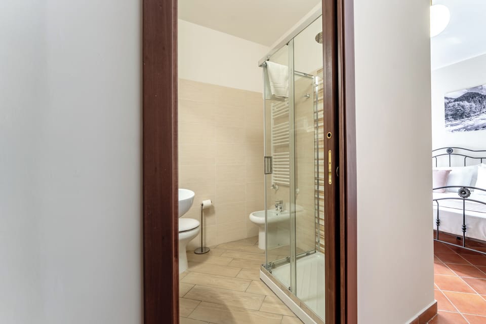 Comfort Double Room Single Use, Courtyard View | Bathroom