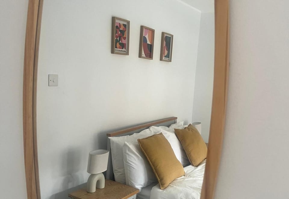 2 Bed Apartment Sleeps 4 - Free Parking Apartment in Belfast
