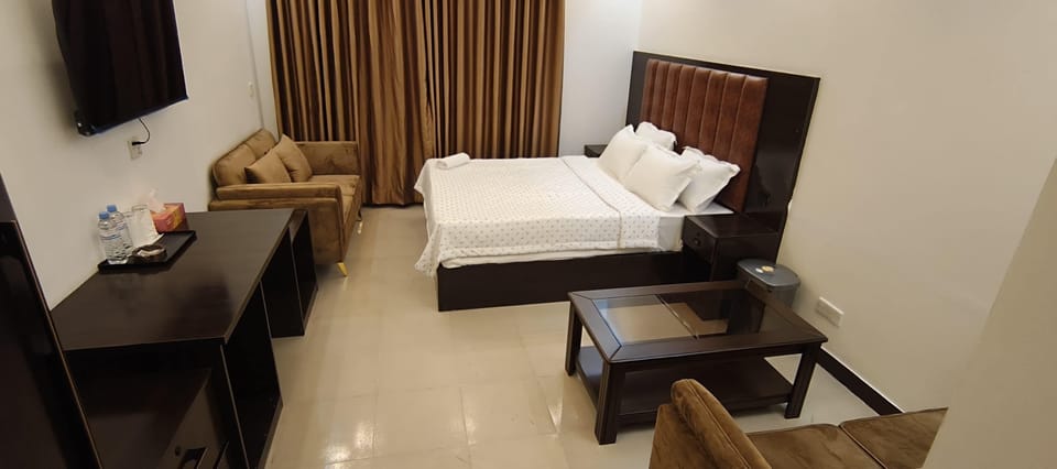 Deluxe Double Room | Desk, laptop workspace, free WiFi
