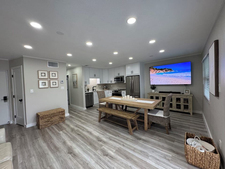 Deluxe Condo, Balcony, Ocean View | Living area | 75-inch Smart TV with cable channels, offices