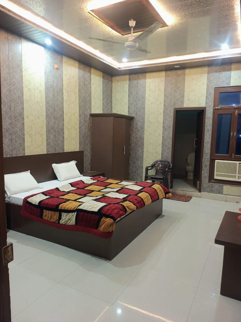 Superior Double Room, City View | Desk, free WiFi