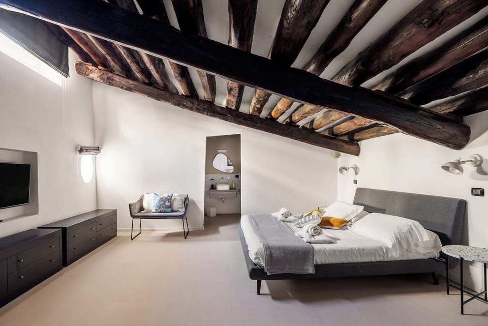 Double Room, Balcony | Free WiFi