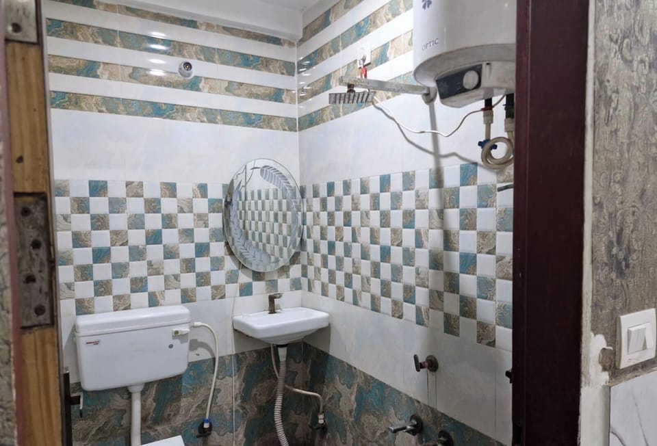 Shower, towels, soap, shampoo