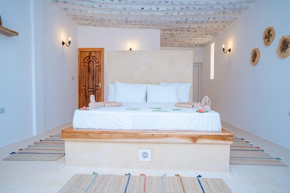 Double Room, Ocean View | In-room safe, desk, free WiFi