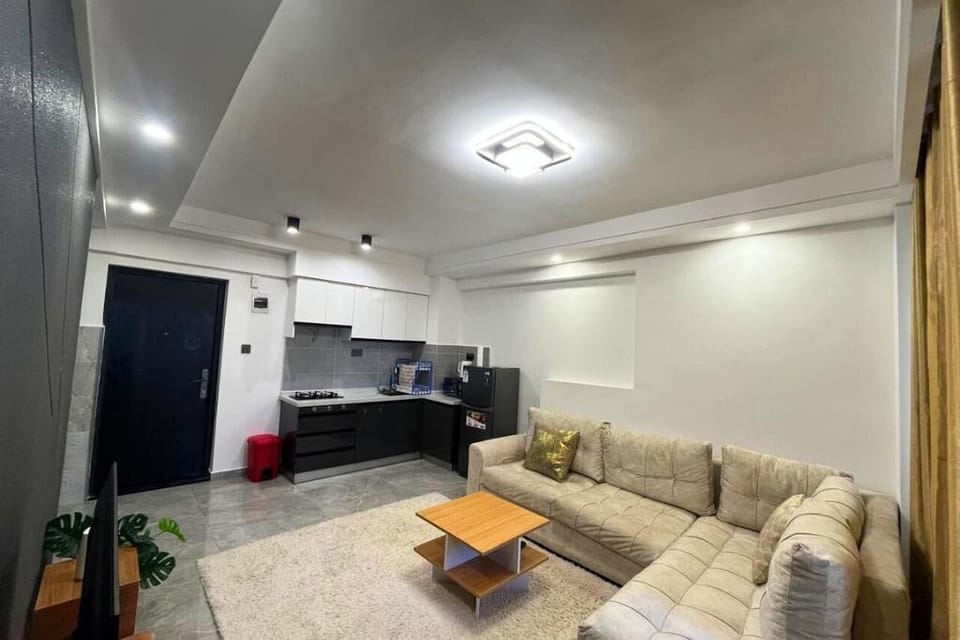 Luxury Room, Balcony, City View | Living area