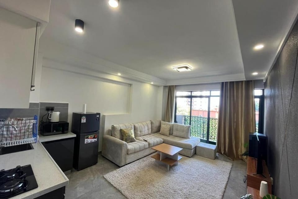Luxury Room, Balcony, City View | Living area