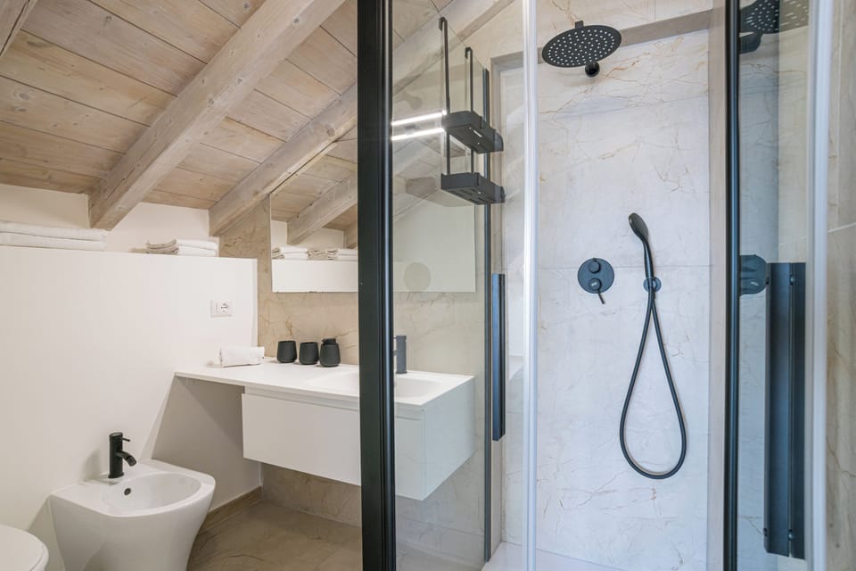 Sant' Anna Deluxe Apartment in Lombardy