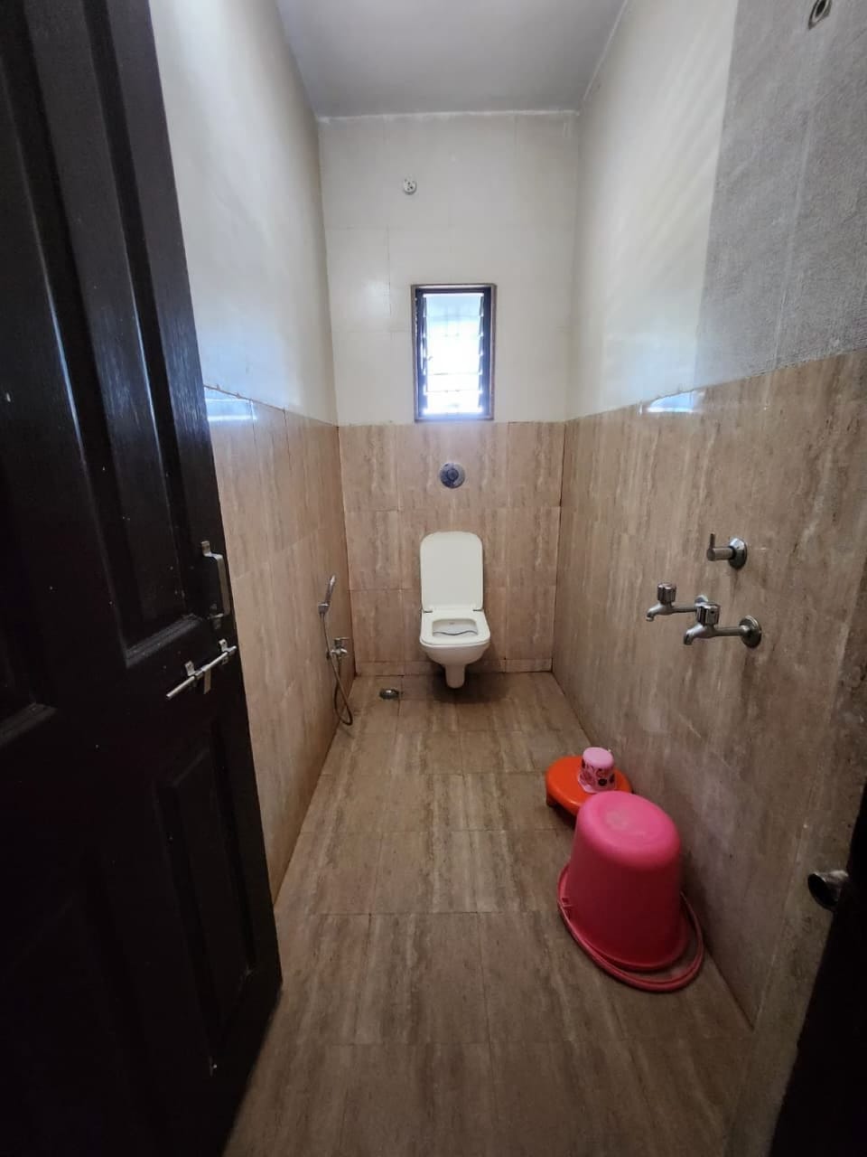 Deluxe Double Room, City View | Bathroom | Free toiletries, towels, soap, shampoo