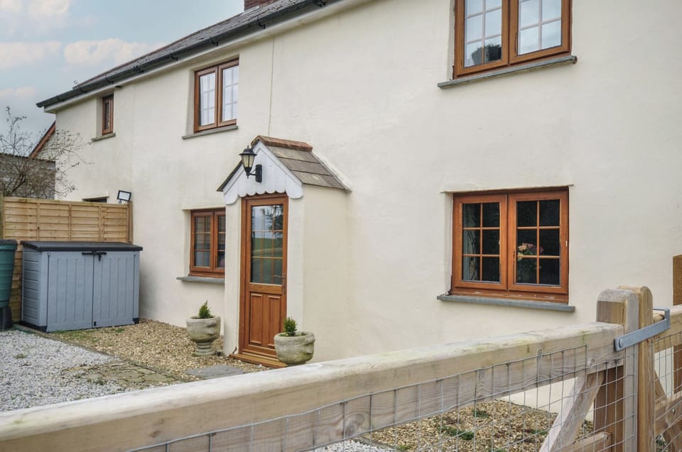 Cottage | Property grounds