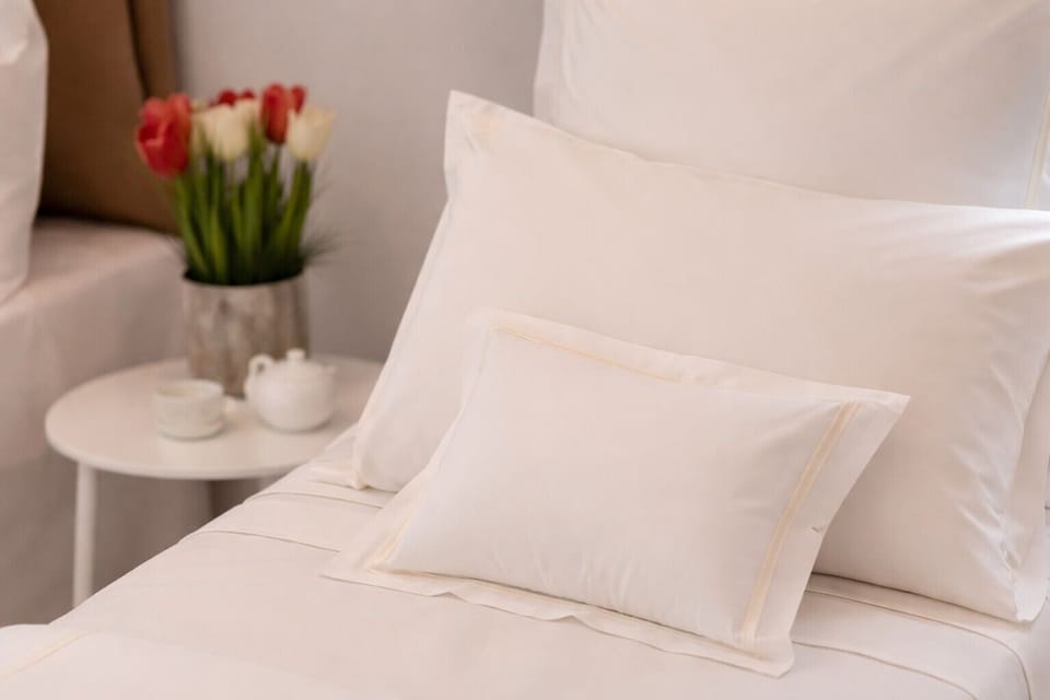 Comfort Double or Twin Room | Minibar, in-room safe, WiFi (free), bed sheets