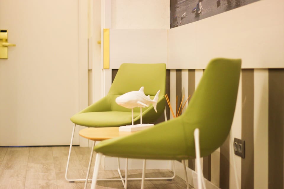 32-inch flat-screen TV with cable channels, TV