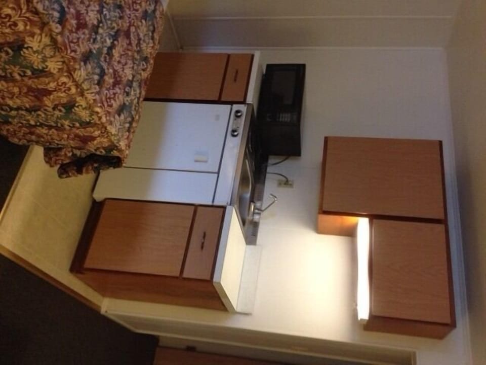 Rollaway beds, free WiFi, bed sheets