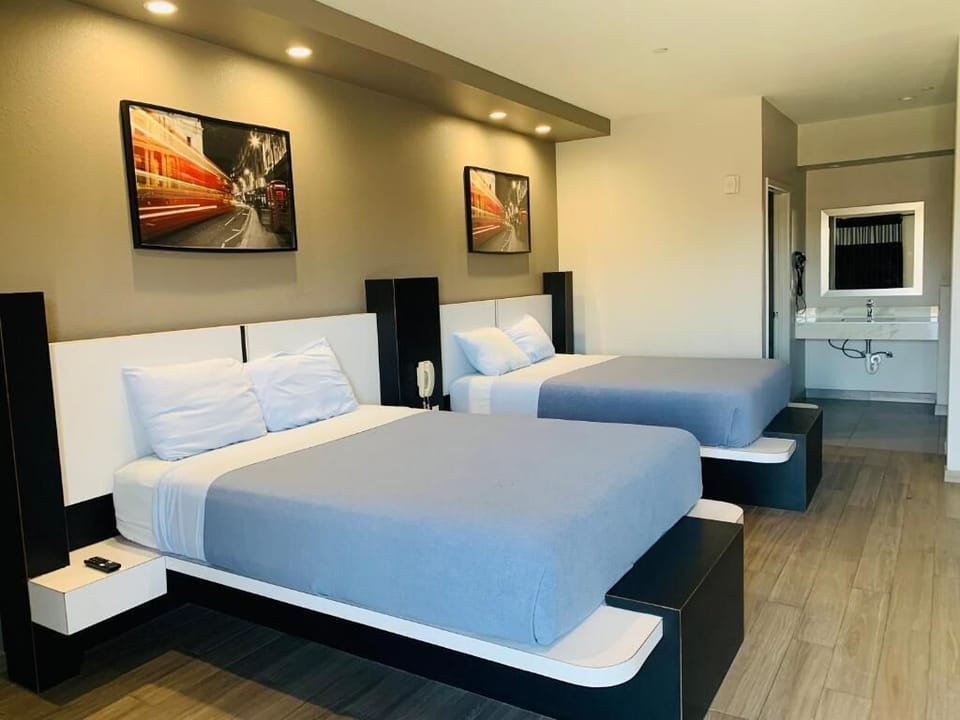 Deluxe Double Room | Soundproofing, iron/ironing board, free WiFi, bed sheets