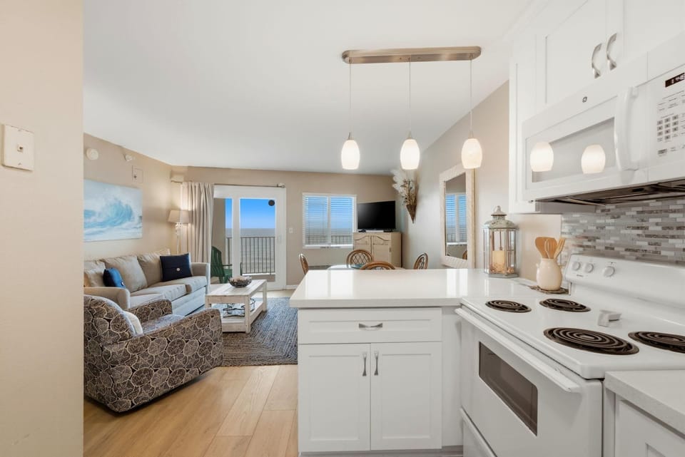 Condo, 1 King Bed with Sofa bed (Perdido Skye 72) | Private kitchen | Oven, toaster