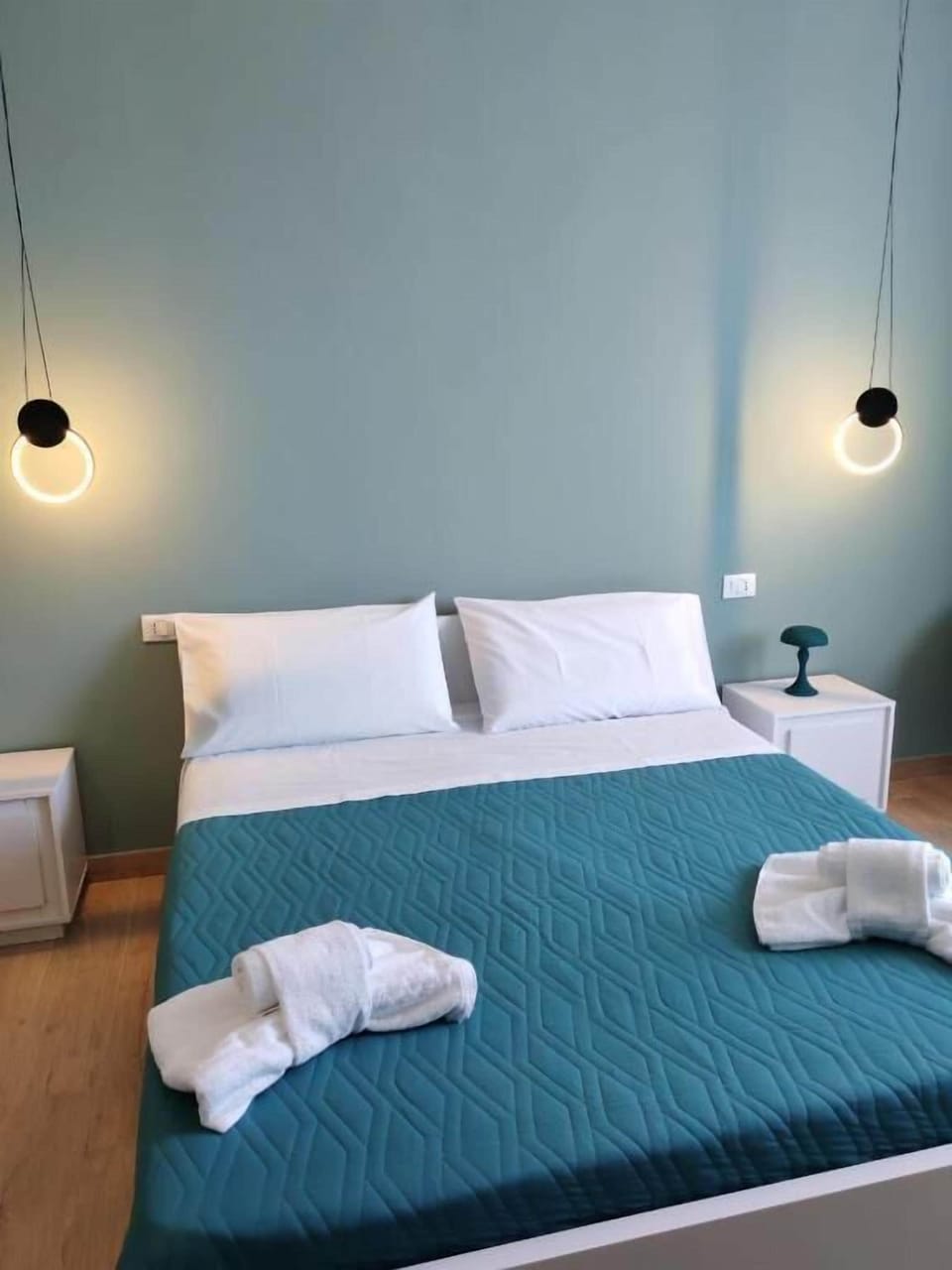 In-room safe, soundproofing, iron/ironing board, free WiFi