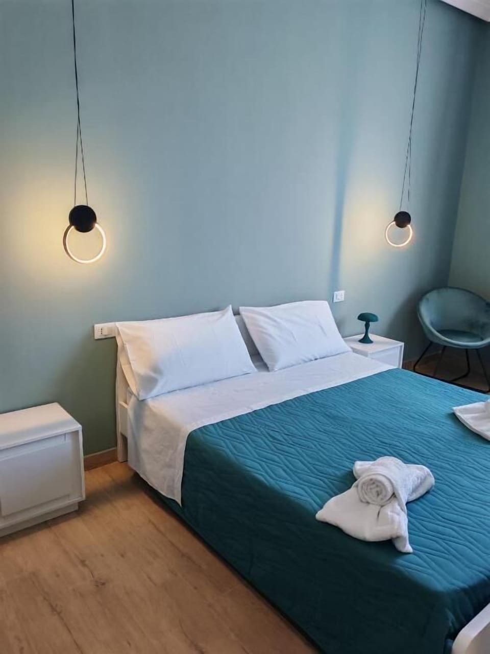 In-room safe, soundproofing, iron/ironing board, free WiFi