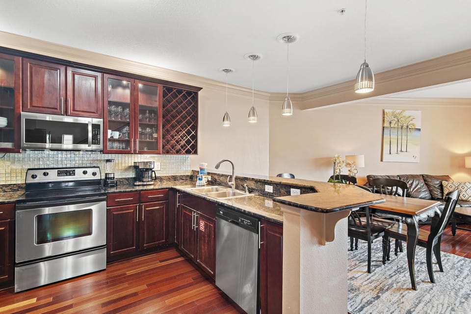 House, Multiple Beds (Beach Pointe 301) | Private kitchen