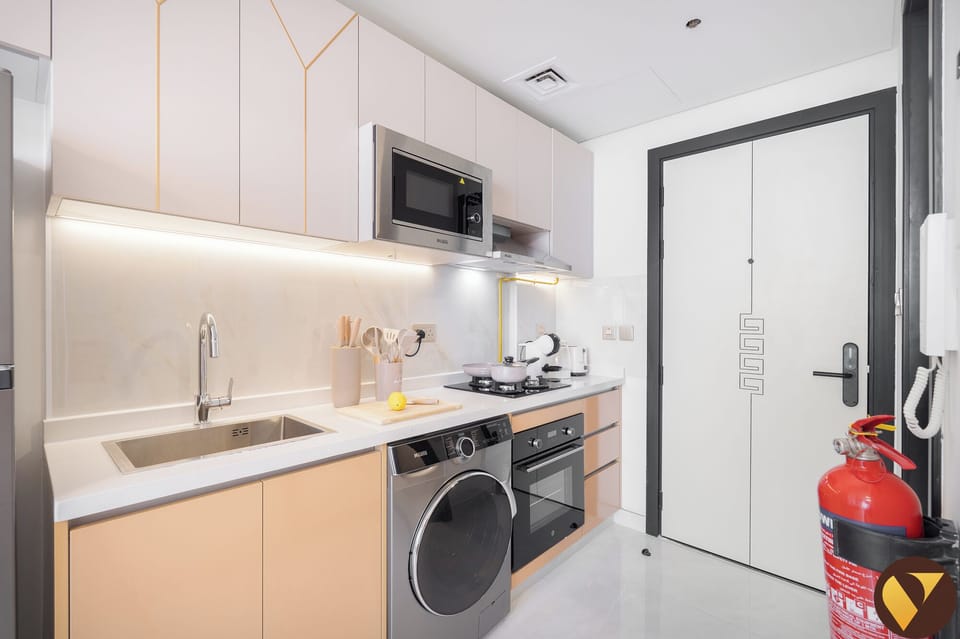 Luxury Studio, Balcony, City View | Private kitchen | Full-size fridge, microwave, oven, stovetop