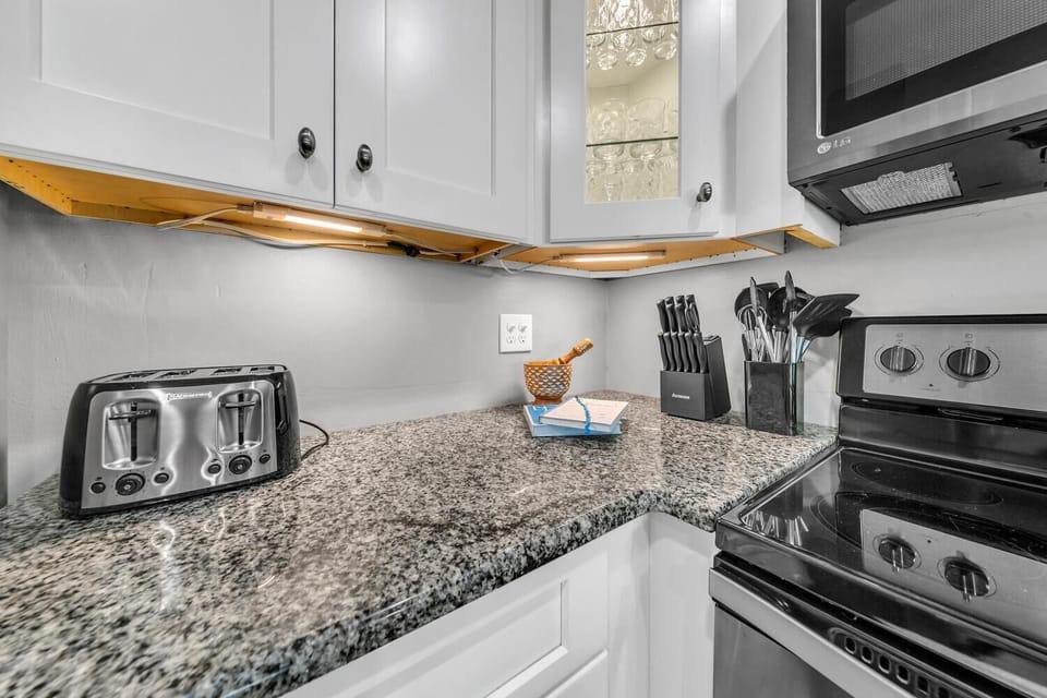 Condo, 1 King Bed with Sofa bed (Sandprints A7- The Coral Cabana) | Private kitchen