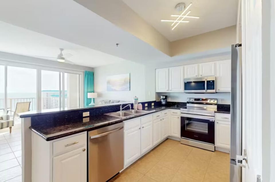 Condo, 1 King Bed with Sofa bed (Ariel Dunes I 1306) | Private kitchen | Oven