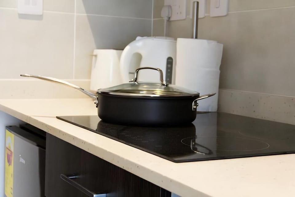 Luxury Studio, Balcony, City View | Private kitchen