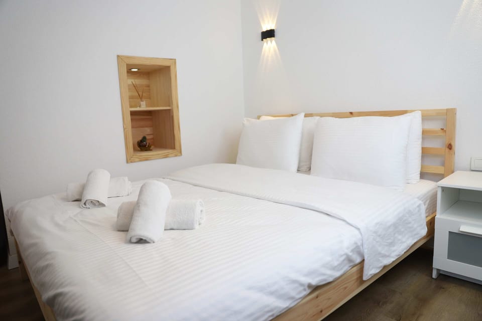 Standard Room | Free minibar items, free WiFi, bed sheets