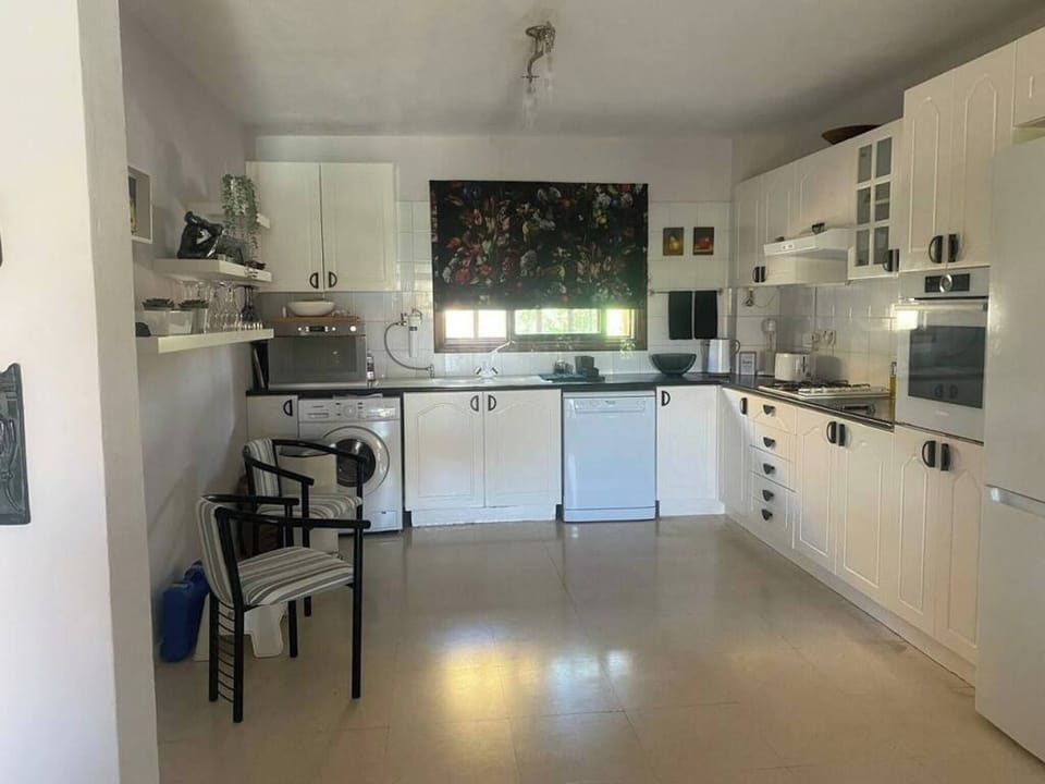 House, 4 Bedrooms, Balcony | Interior