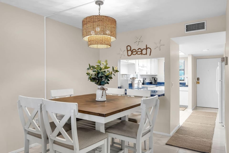 Condo, Multiple Beds (Bayshore Yacht & Tennis 211 - Premier) | Dining
