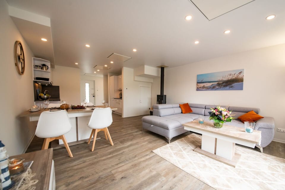 Classic House, 2 Bedrooms | Living room