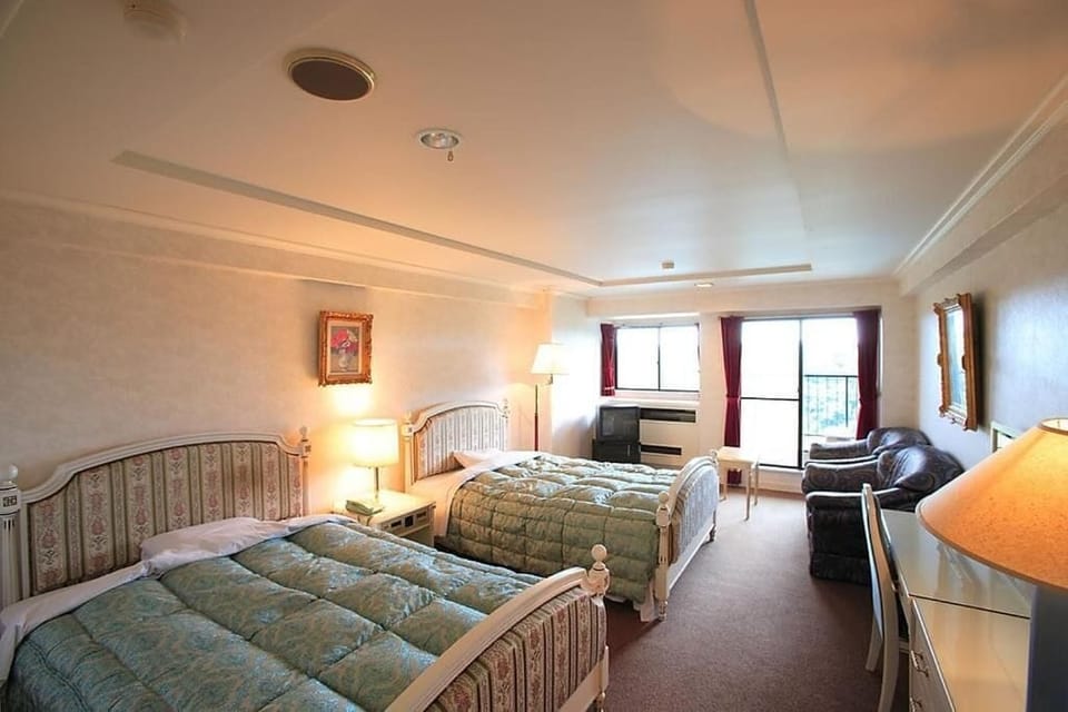 Superior Twin Room, Smoking | Desk, free WiFi, bed sheets