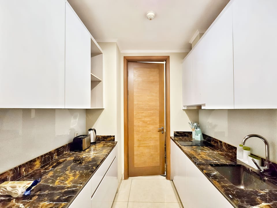 Apartment, 3 Bedrooms, City View | Private kitchen | Fridge, microwave, stovetop, toaster