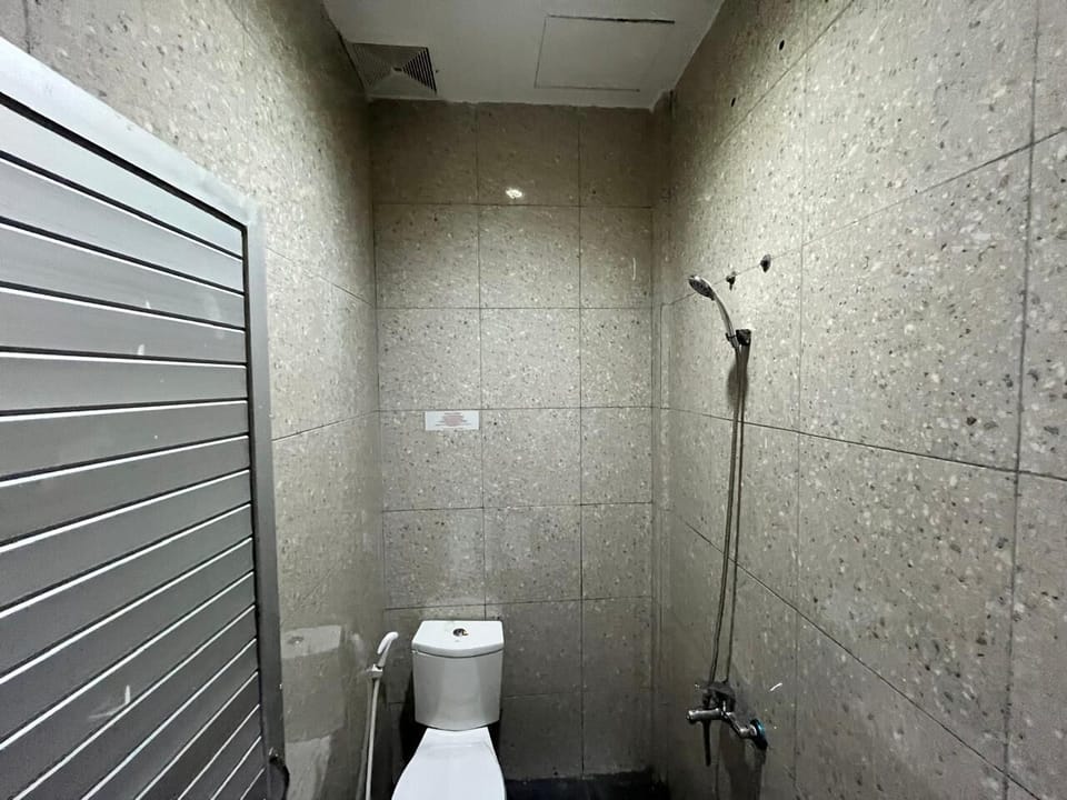 Shower, towels, soap, shampoo