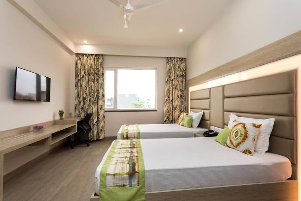 Executive Double Room, City View | Desk, laptop workspace, soundproofing, free WiFi