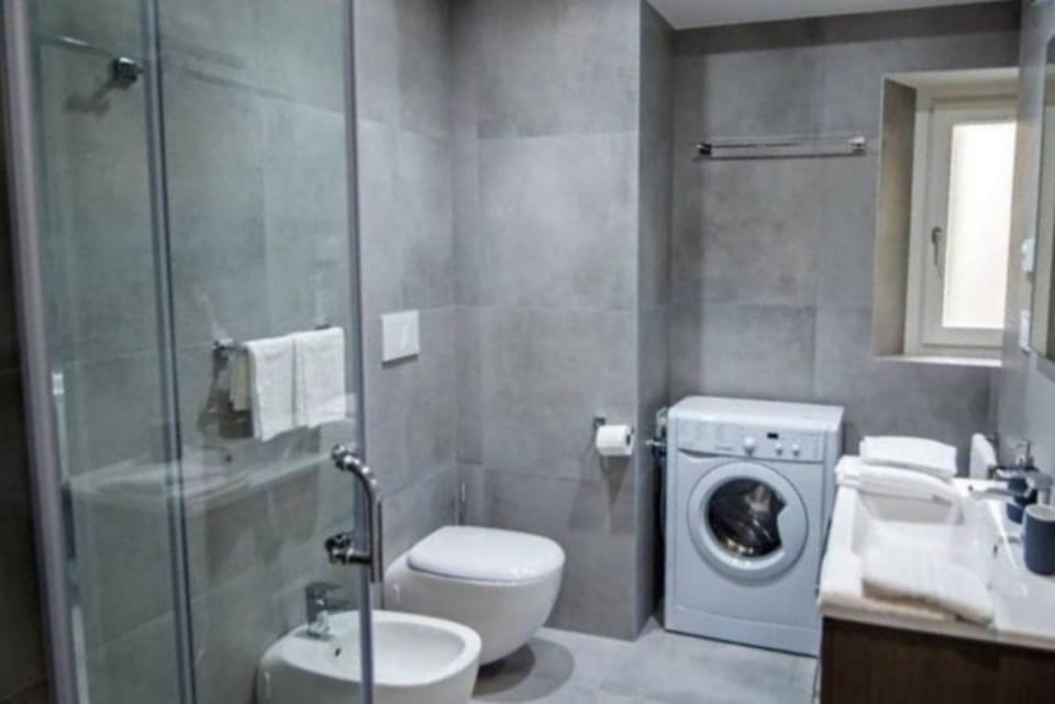 Studio | Bathroom
