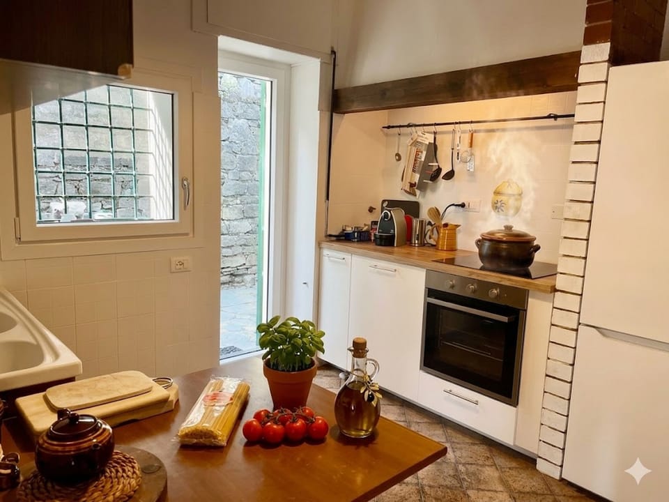 Classic Villa, Garden View | Private kitchen
