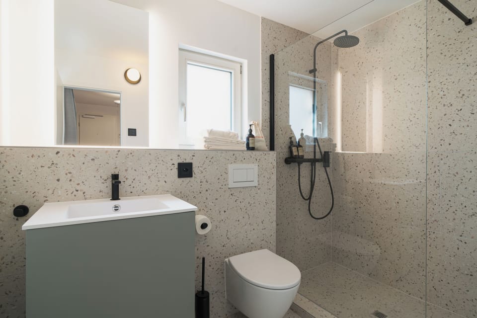 Comfort Double Room | Bathroom | Shower, hair dryer, towels, soap