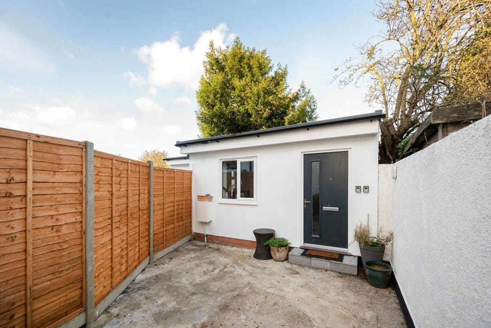 Modern Apartment in Enfield With Comfort Apartment in Enfield