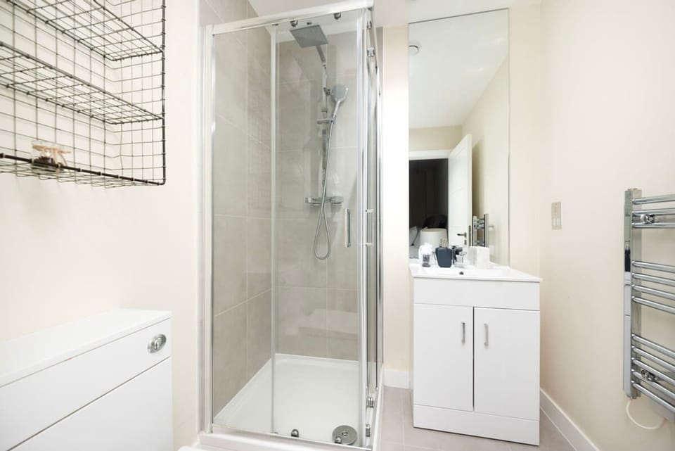 Modern Bromley Penthouse With Balcony Views Apartment in Bromley
