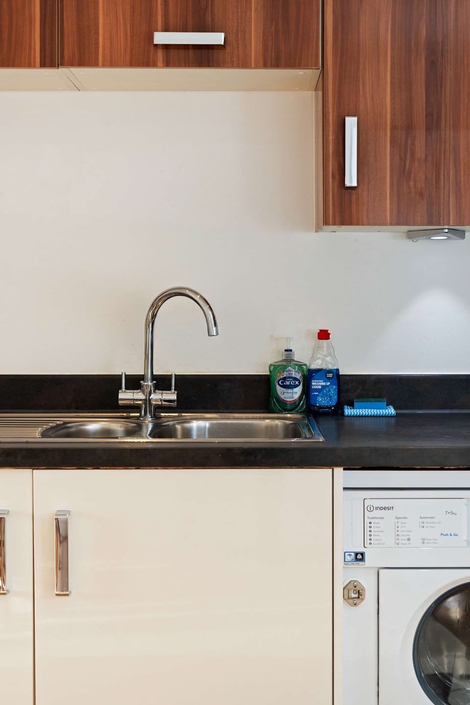 Brighton Getaway - Modern Apartment With Balcony Apartment in Brighton
