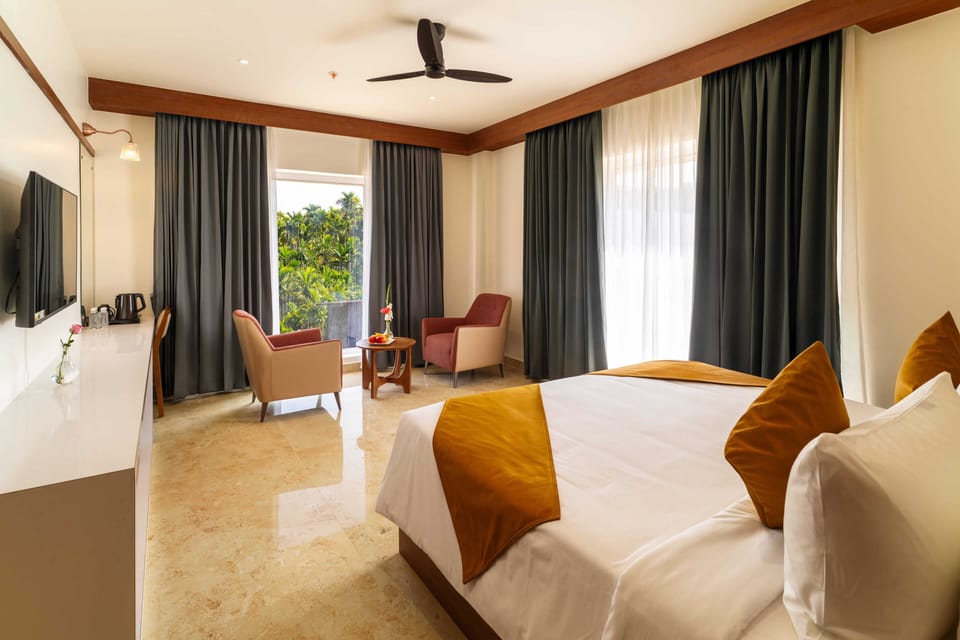 Deluxe Room | Iron/ironing board, free WiFi