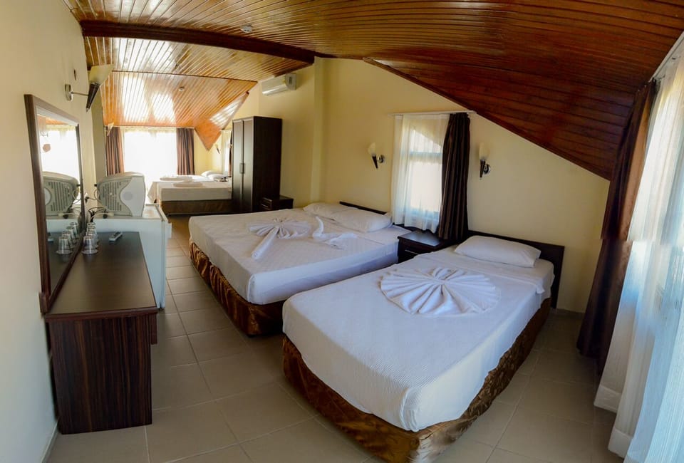 Standard Double or Twin Room, City View | Blackout drapes, WiFi (free)