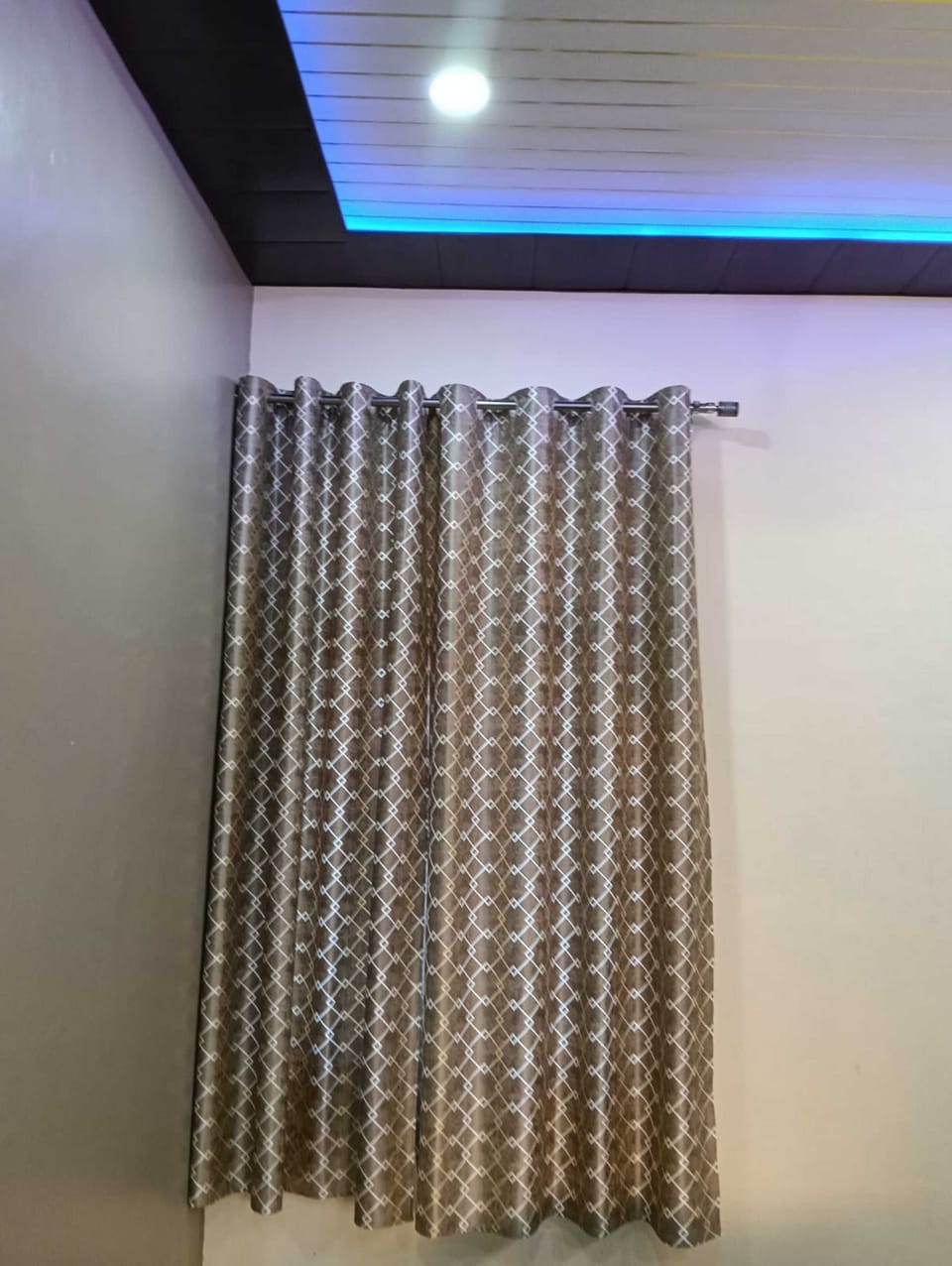 Rollaway beds, free WiFi, bed sheets